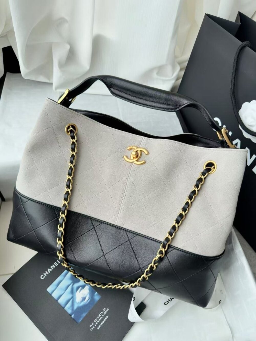Classic CHANEL bag: A Stylish and Versatile Choice for Elegance